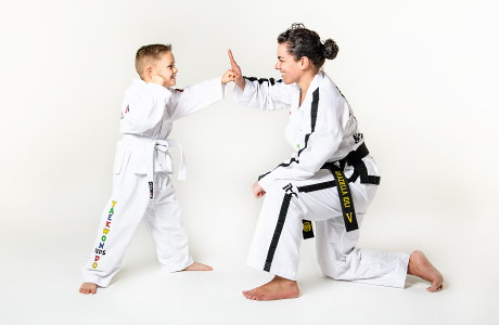Onze Cool Kids volgen een speciaal ontwikkeld programma waarbij motorische, sociale en Taekwon-Do vaardigheden centraal staan