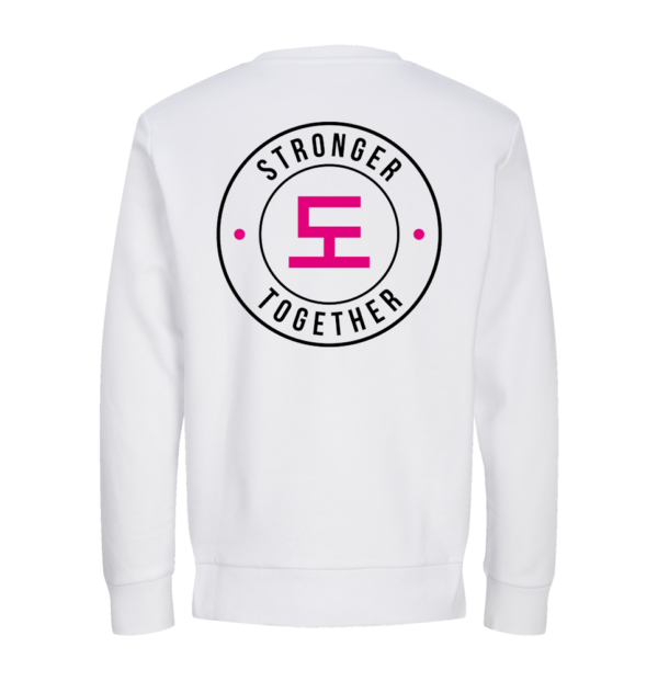 Witte sweater achterkant stronger together